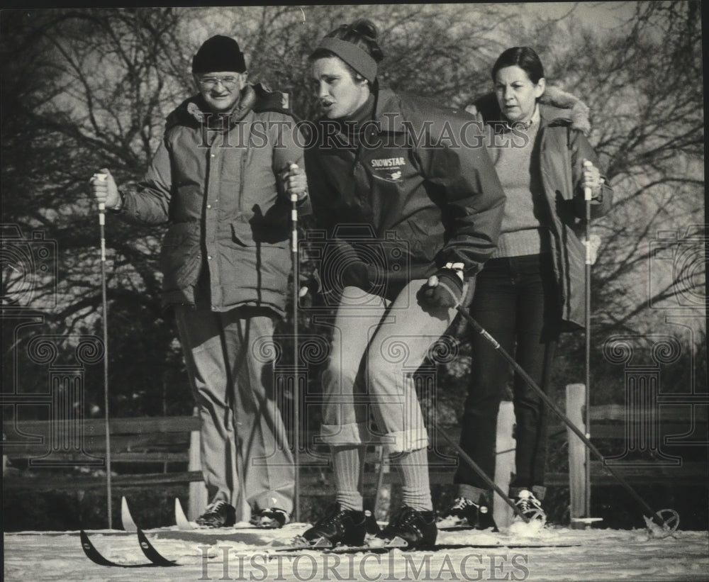 1981 Jay and Mona Scriba gets ski lesson, Currie Park-Historic Images