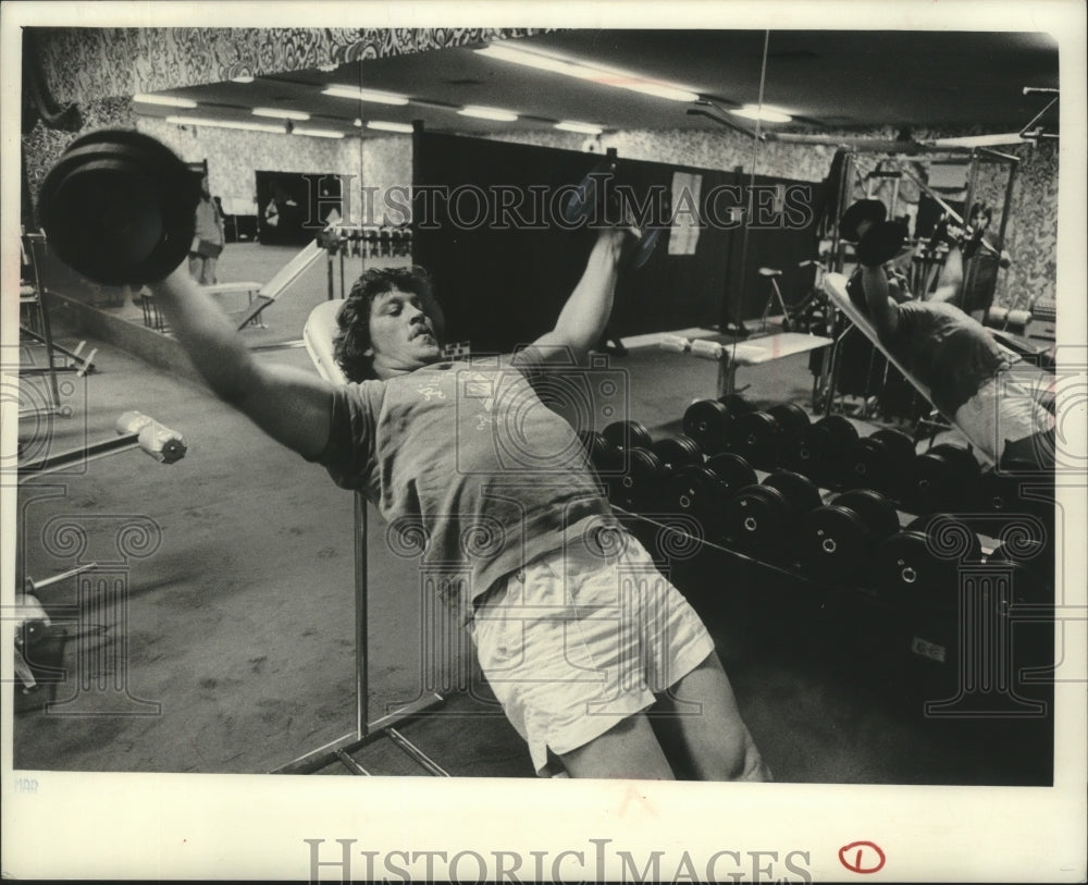 1975 Man lifting weights, Sea &amp; Ski Health Club, Milwaukee-Historic Images