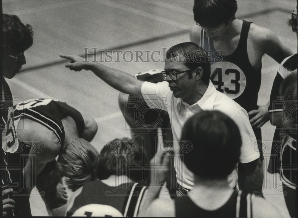1977 West Allis High School Coach Scott, talks with volleyball team-Historic Images