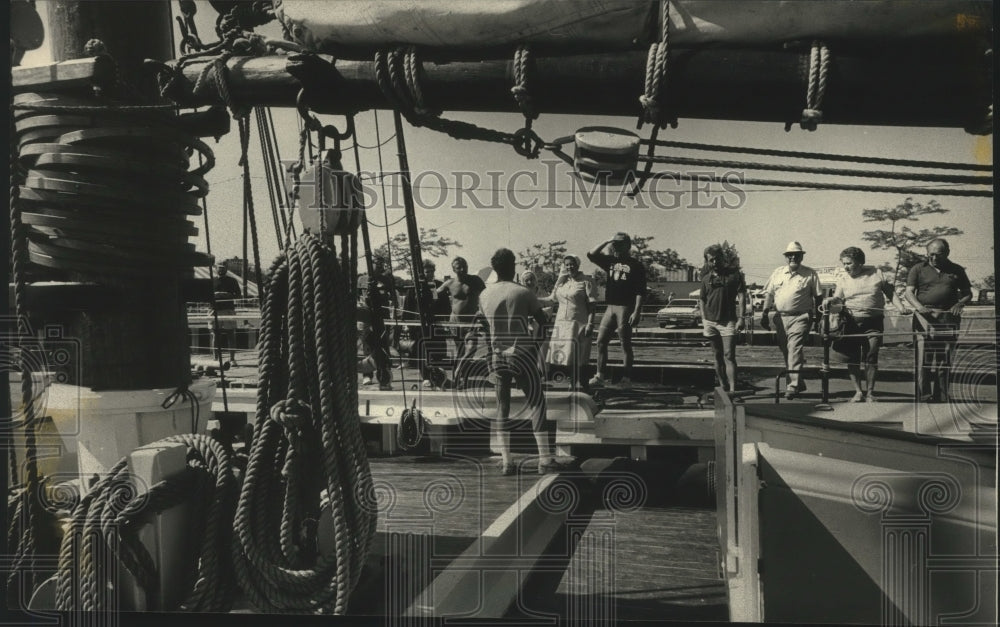 1987 Press Photo The Ernestina can be seen at Milwaukee&#39;s lakefront. - mjb96729 - Historic Images