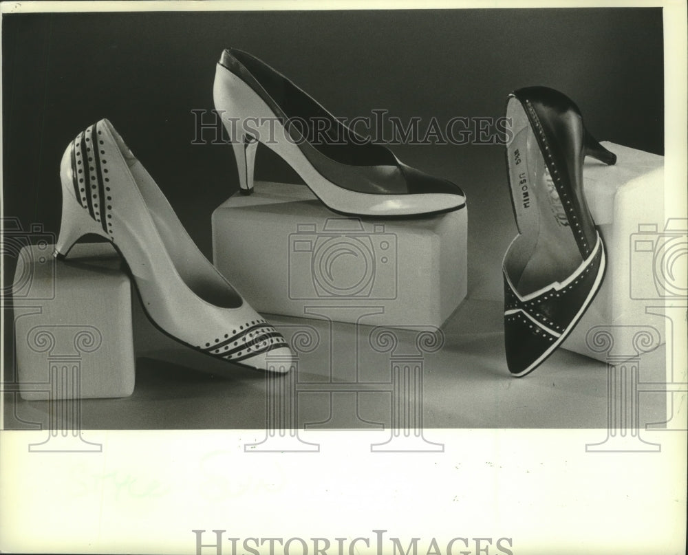 1983 Press Photo Pump styles for spring, Leigh&#39;s Shoe Garden. - mjb96761 - Historic Images