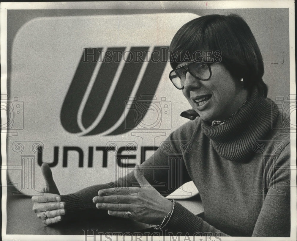 1976 Press Photo Susan Schaffer, United Air Lines first woman vice president. - Historic Images