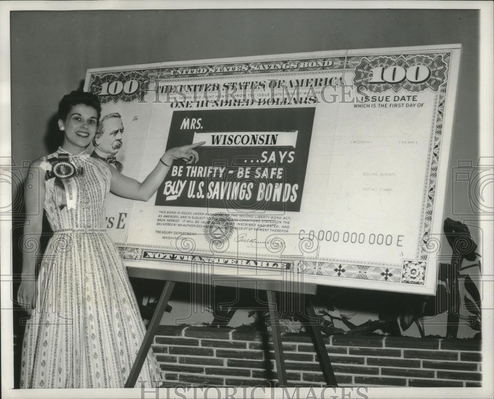 1957 Press Photo Elnora Schaefer, Mrs. America, representing Wisconsin - Historic Images