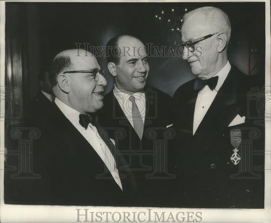 1960 Press Photo Colonel Von Spach Receiving Award From Greek Government - Historic Images