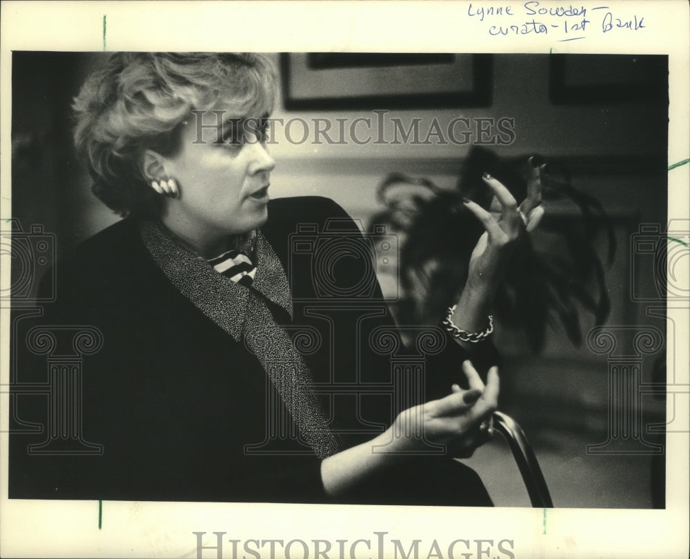 1987 Press Photo Lynn Sowder, First Bank System curator &amp; visual arts director - Historic Images
