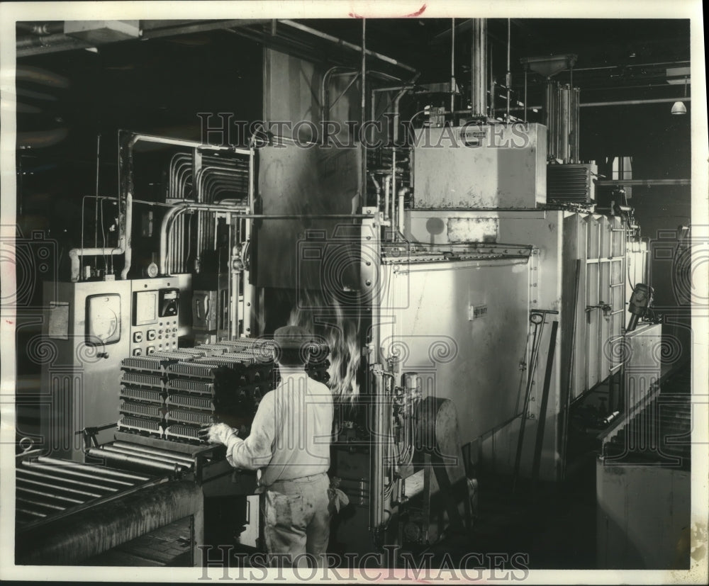 1963 Press Photo Heat treating furnace by Hevi-Duty Heating Equipment Co in WI-Historic Images