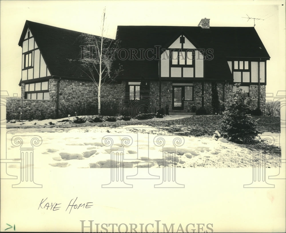 1986 Press Photo Kayes&#39; Tudor-style home equipped with solar heart - mjb97004 - Historic Images