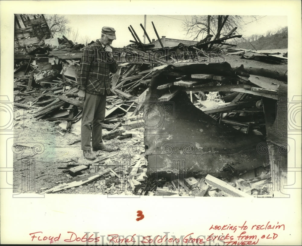1982 Press Photo Floyd Hobbs looks through tavern rubble on Main St., Wisconsin - Historic Images