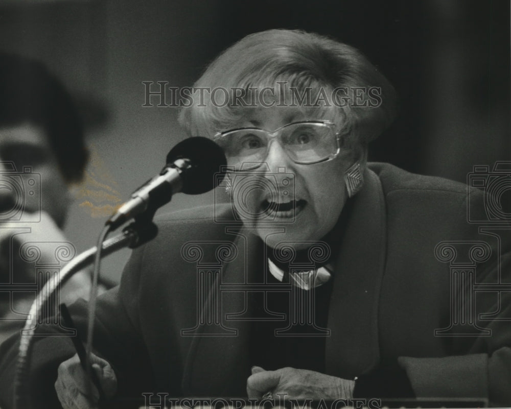 1993 Sandra Small of Milwaukee School Board lashes out at media - Historic Images
