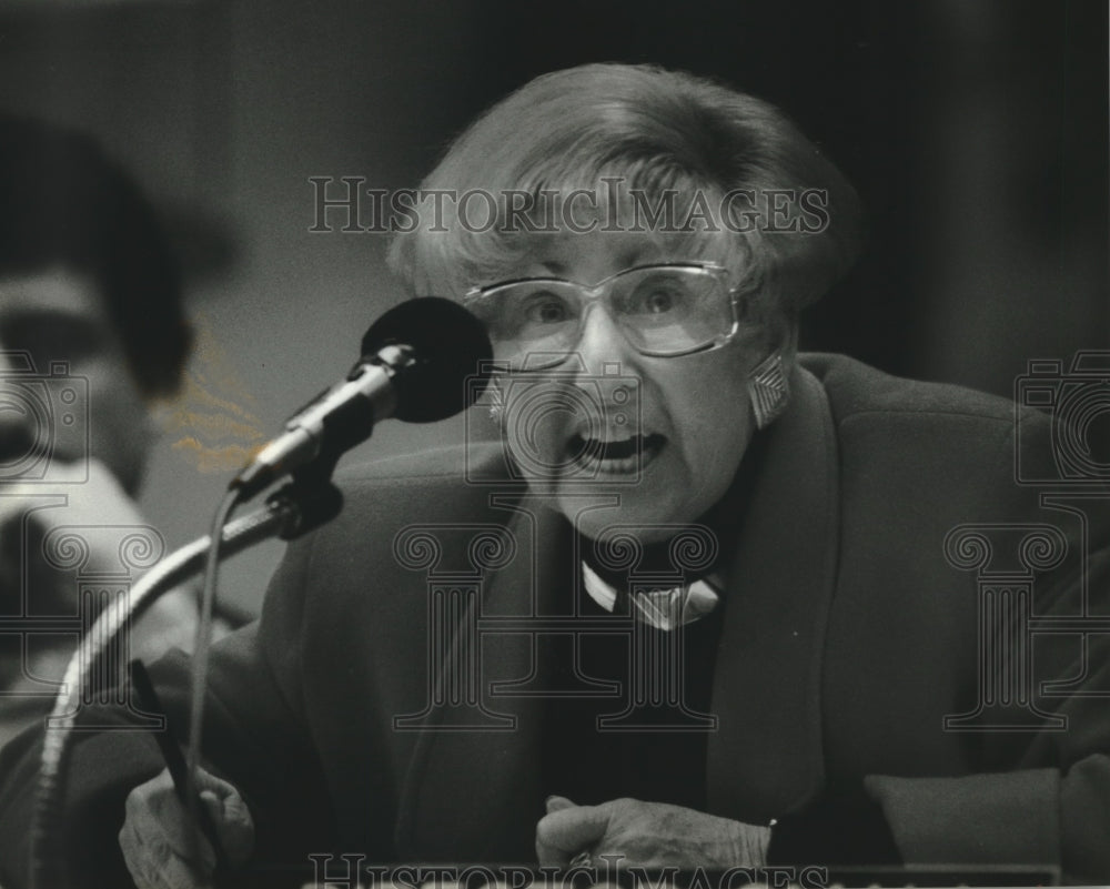 Sandra Small 1993 Sandra Small of Milwaukee School Board lashes out at media ...
