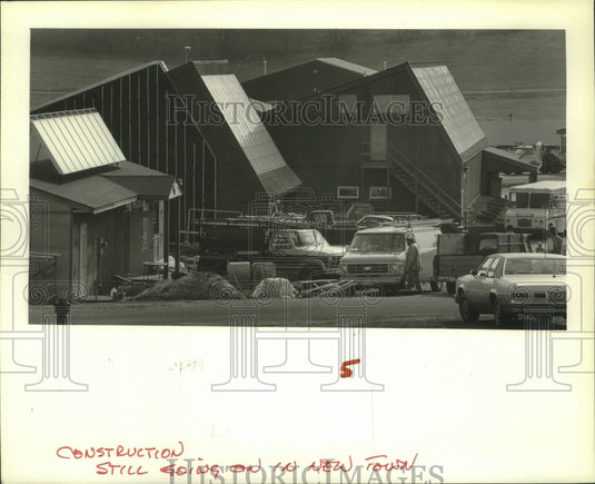 1982 Press Photo Construction in Soldiers Grove's Solar Center in Wisconsin - Historic Images
