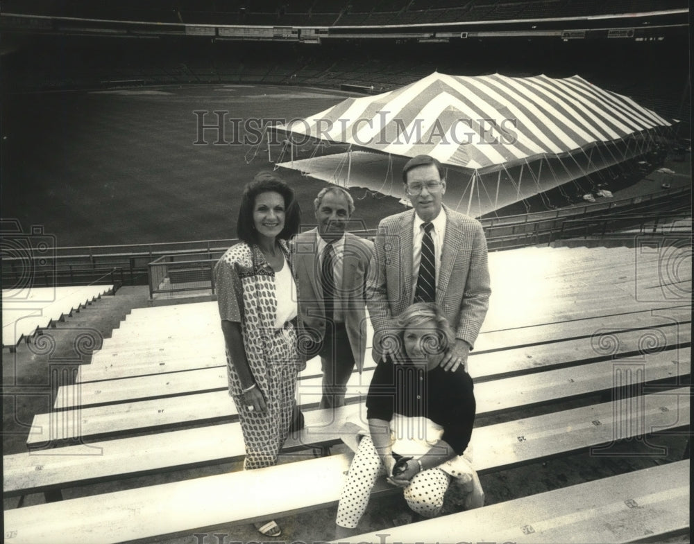 1990 Sal and Sandy Bando with Bud and Sue Selig in stadium - Historic Images