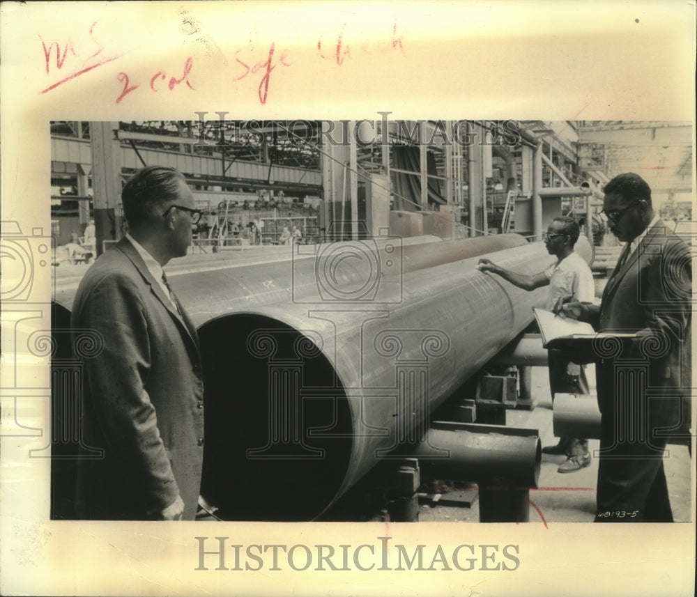 1965 Press Photo A.O. Smith Corporation's sampling jobs for safety program- Historic Images
