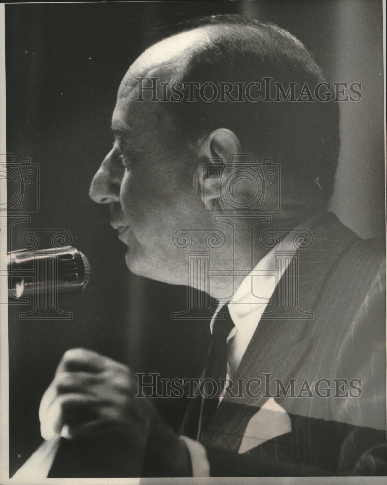 1958 Press Photo Adlai Stevenson speaking to crowd. - mjb97288 - Historic Images
