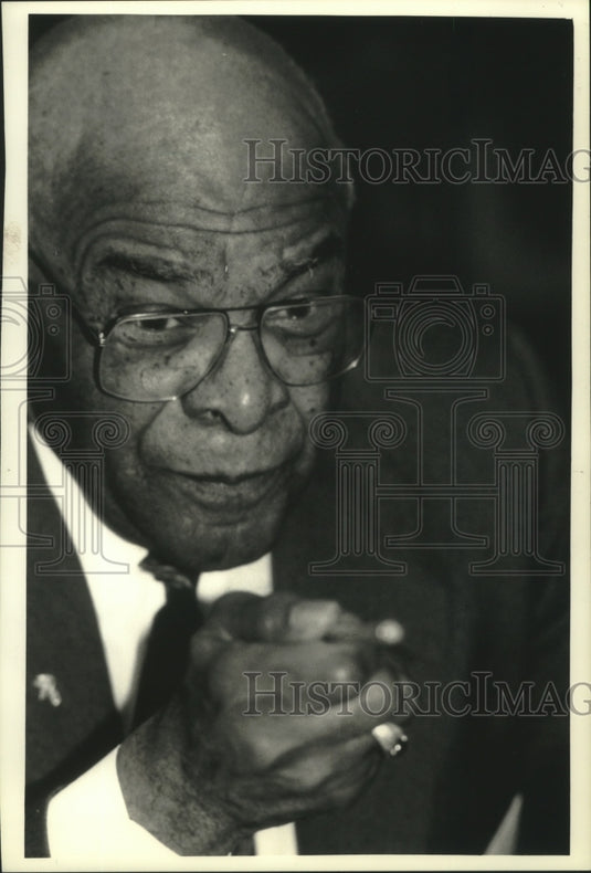 1993 Press Photo Wesley Scott, consultant on urban affairs, Milwaukee - Historic Images