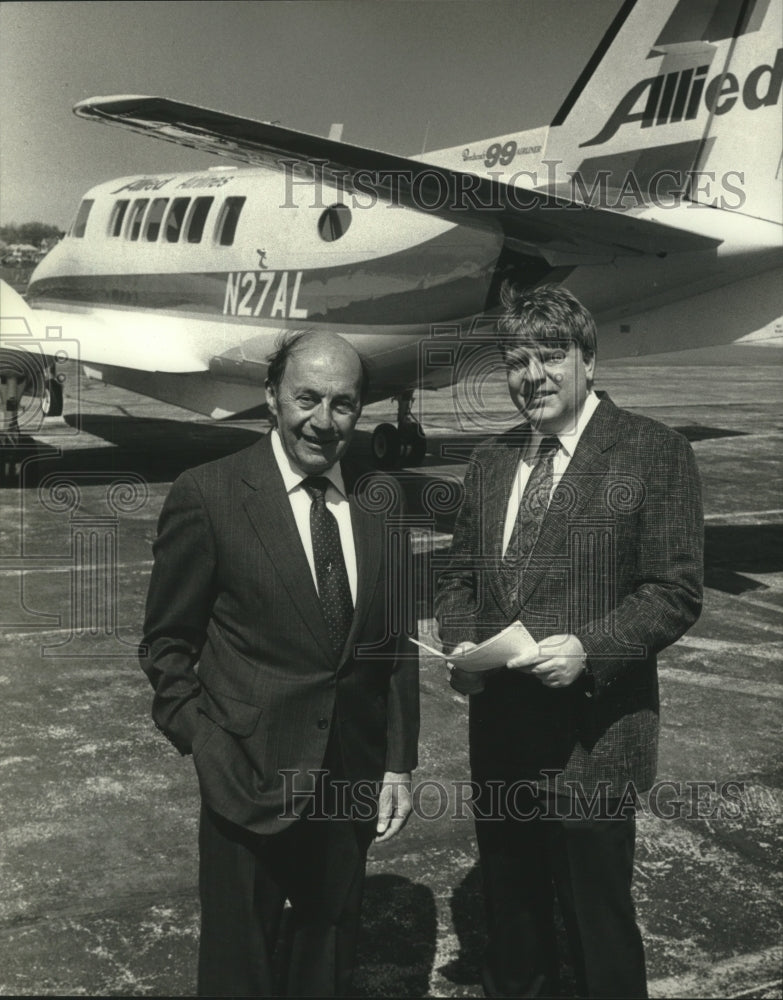 1991 Press Photo Roy Schwery, Tracy Schoenock standing by Beechcraft A-99. - Historic Images