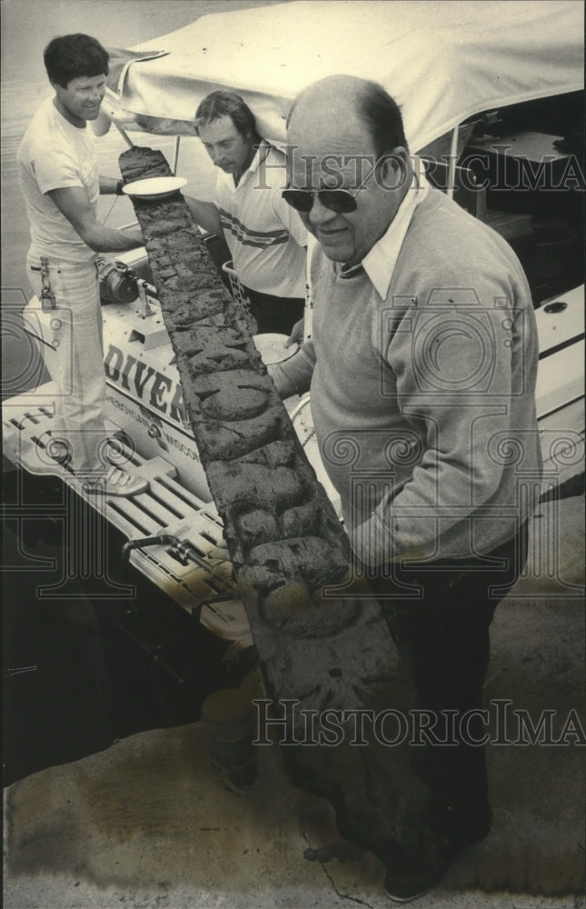 1985 Press Photo Name board from the sunken Grace A. Channon taken on shore - Historic Images