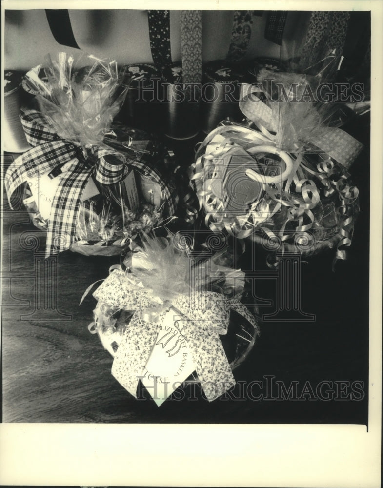 1987 Press Photo Marilyn Shovers Basketcase offers gift baskets for any occasion - Historic Images