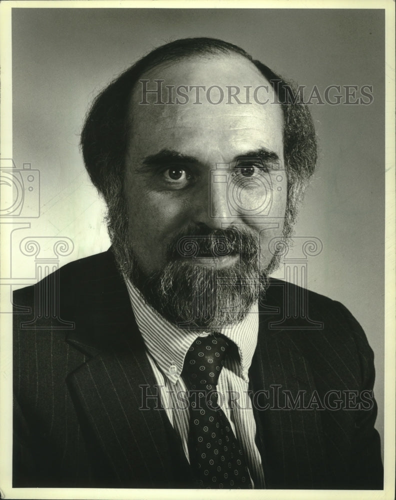 1983 Press Photo Dean Showers, PR director at Milwaukee Children&#39;s Hospital - Historic Images