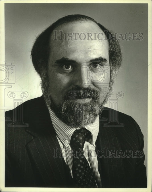 1983 Press Photo Dean Showers, PR director at Milwaukee Children's Hospital - Historic Images