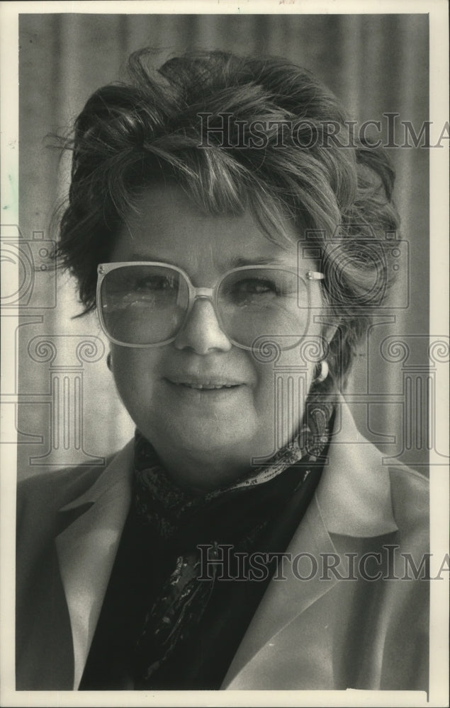 1988 Press Photo Ingrid Schaacke, Food Service Director, University of Wisconsin - Historic Images