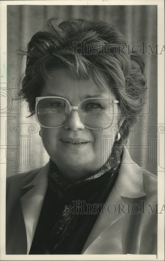 1988 Press Photo Ingrid Schaacke, Food Service Director, University of Wisconsin - Historic Images