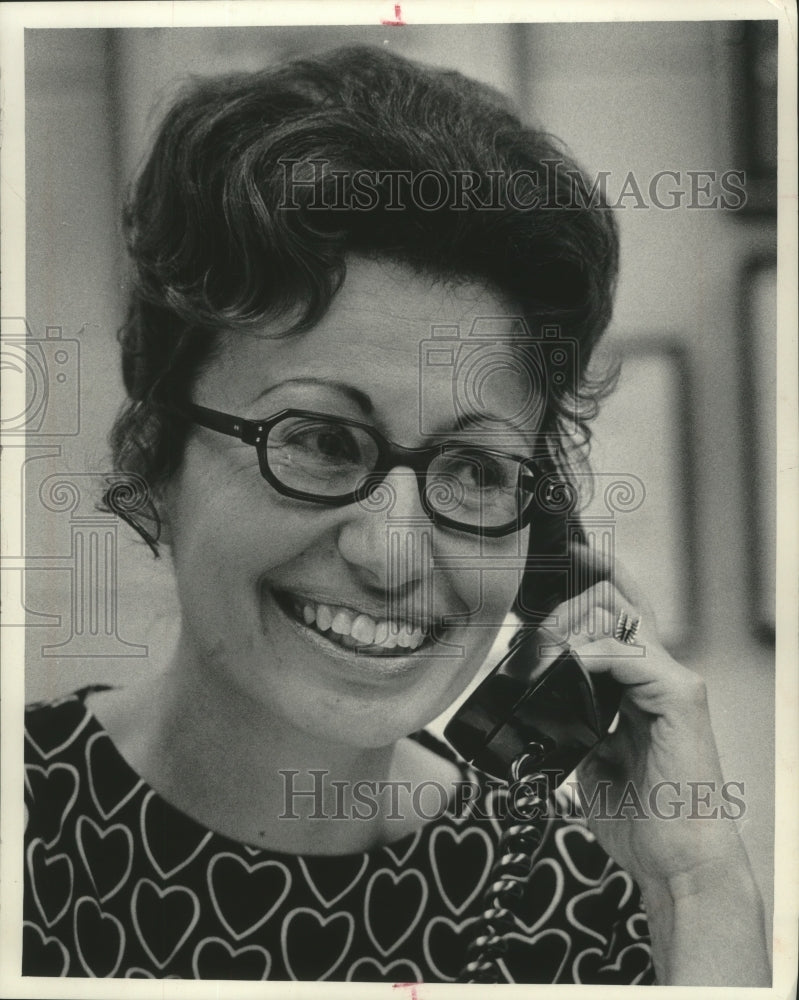 1972 Press Photo Public Defender, Audrey Schatell, on phone - Historic Images