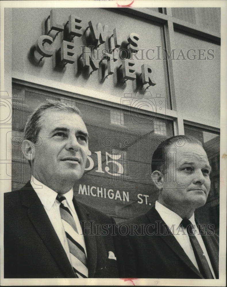 1984 Press Photo Ford district managers Blair F. Scanlon and R.L. McClure - Historic Images