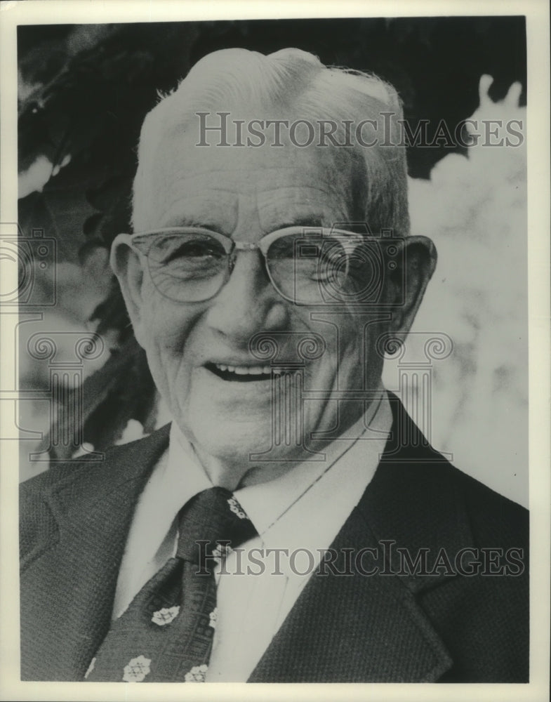 1976 Press Photo Frank John Scallon, executive, Louver Company - mjb97576 - Historic Images