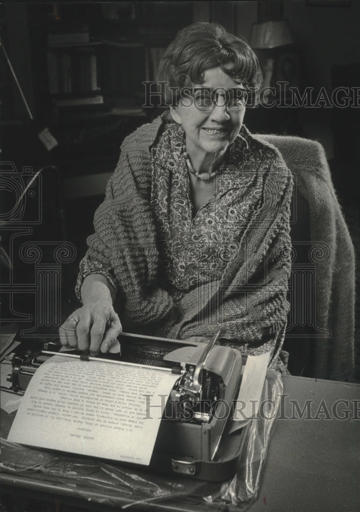 1978 Press Photo Ann Schaefer, author of book about Dr. Mary A. Gazin, Milwaukee - Historic Images