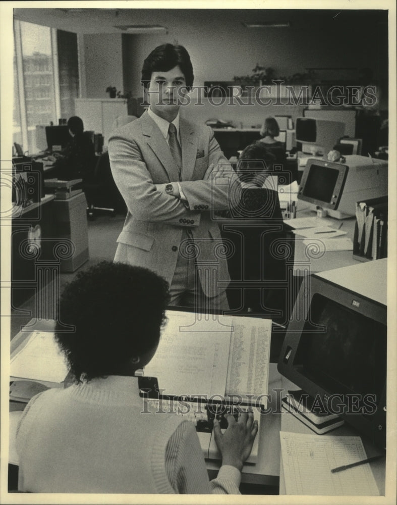 1985 Press Photo Daniel Schafer, Office Technology Management, Milwaukee - Historic Images