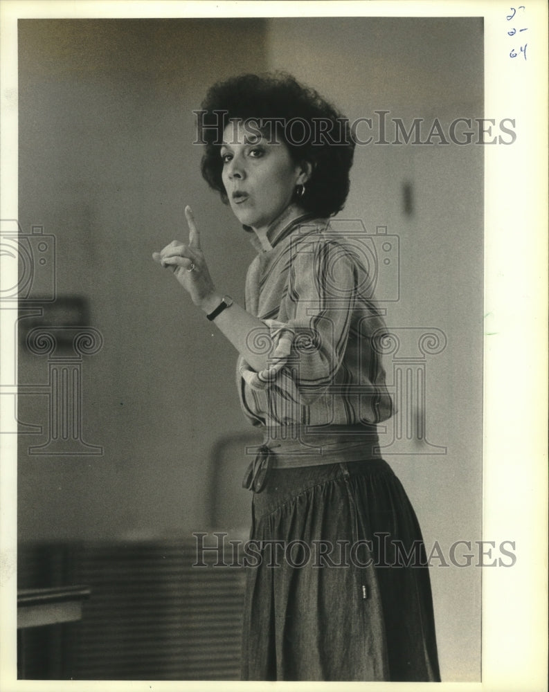 1982 Press Photo Soprano Diana Soviero rehearsing for "La Travista" - mjb97643-Historic Images