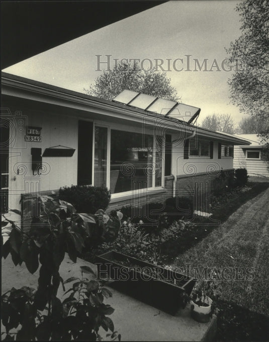 1985 Lawrence And Agnes Grimm's Solar Heating System On Their Roof - Historic Images