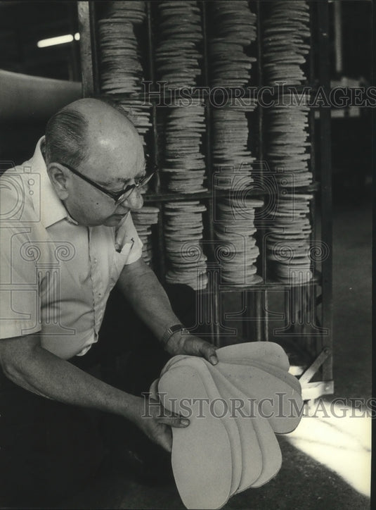 1981 Press Photo Shoe Shop - mjb97759 - Historic Images