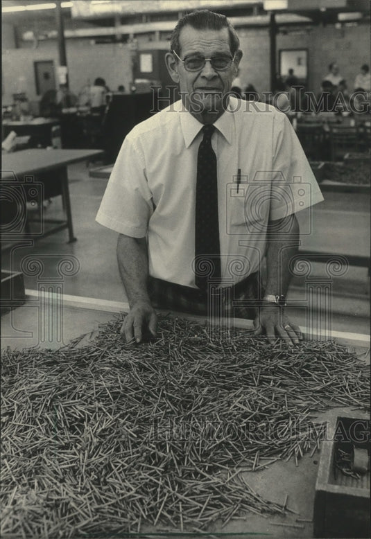 1983 Press Photo Jack Smart retired Curative Rehabilitation workshop director - Historic Images