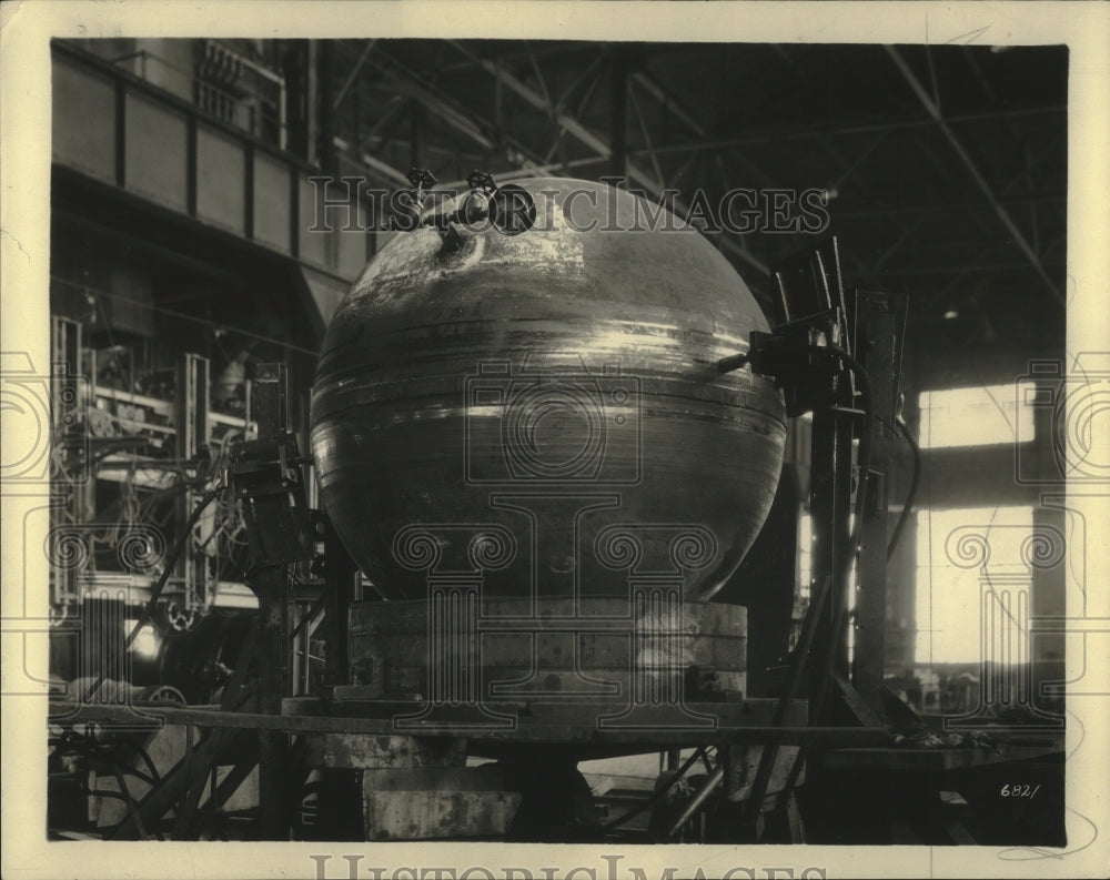 1929 High pressure tank at A.O. Smith undergoing vibration testing. - Historic Images