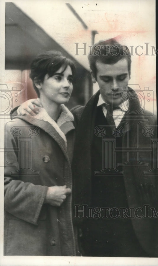 1960 Press Photo Millie Perkins and Dean Stockwell marry in Las Vegas, Nevada - Historic Images