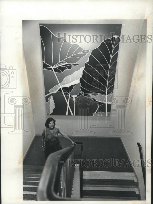 1978 Press Photo Anne Bruce Stoddard standing in front of picture she painted.-Historic Images