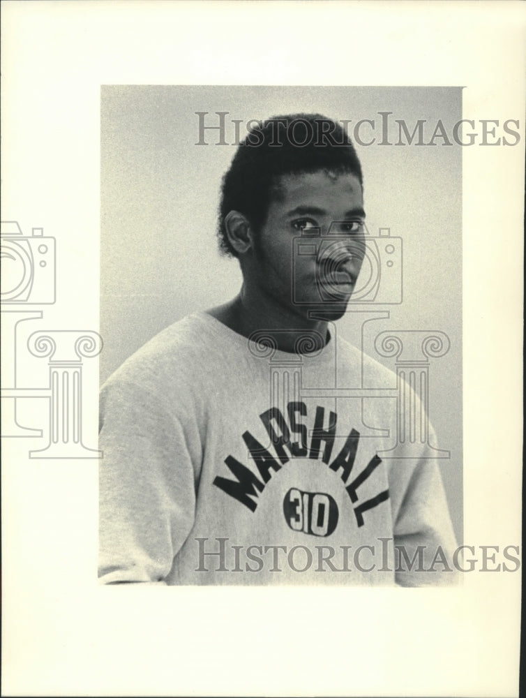 1985 Press Photo Eddie Stokes, Milwaukee, accused of rape and robbery. - Historic Images