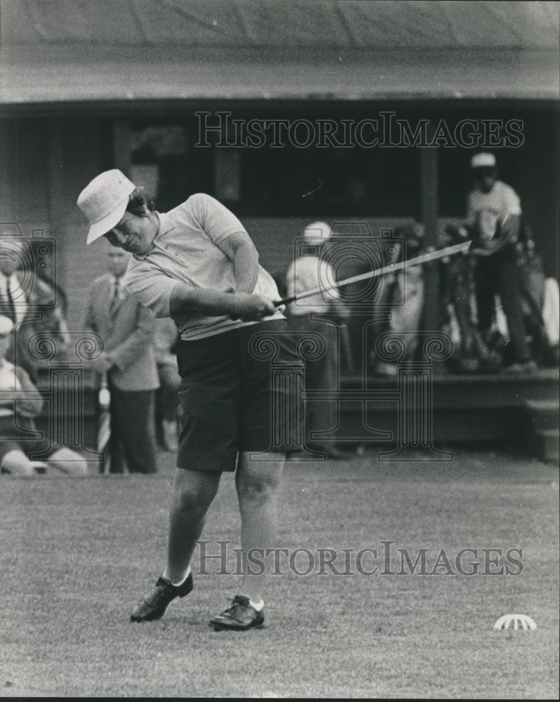 1963 Press Photo Louise Suggs at a Jaycee Women&#39;s Golf Tournament - mjb98058 - Historic Images