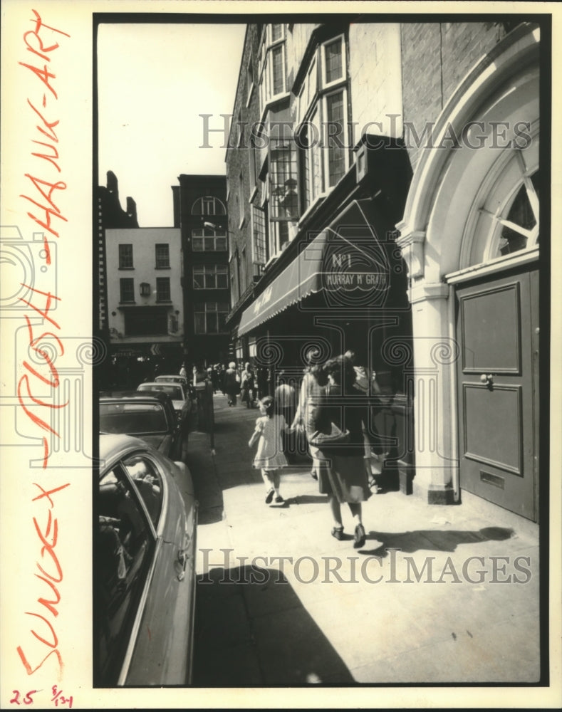 1979 Press Photo Part of Dublin, with its Georgian buildings and bright doors. - Historic Images