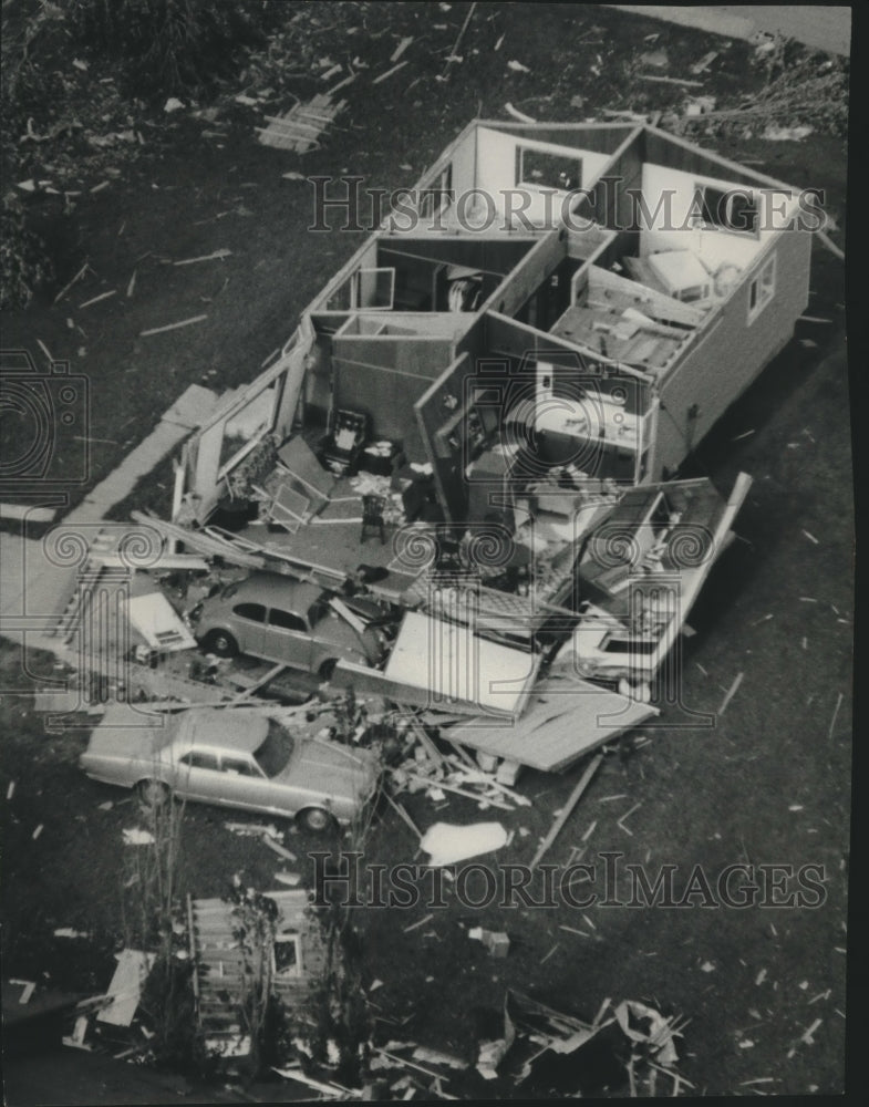 1977 Press Photo Storm damage to a Bloomer house and cars-Wisconsin - mjb98206 - Historic Images