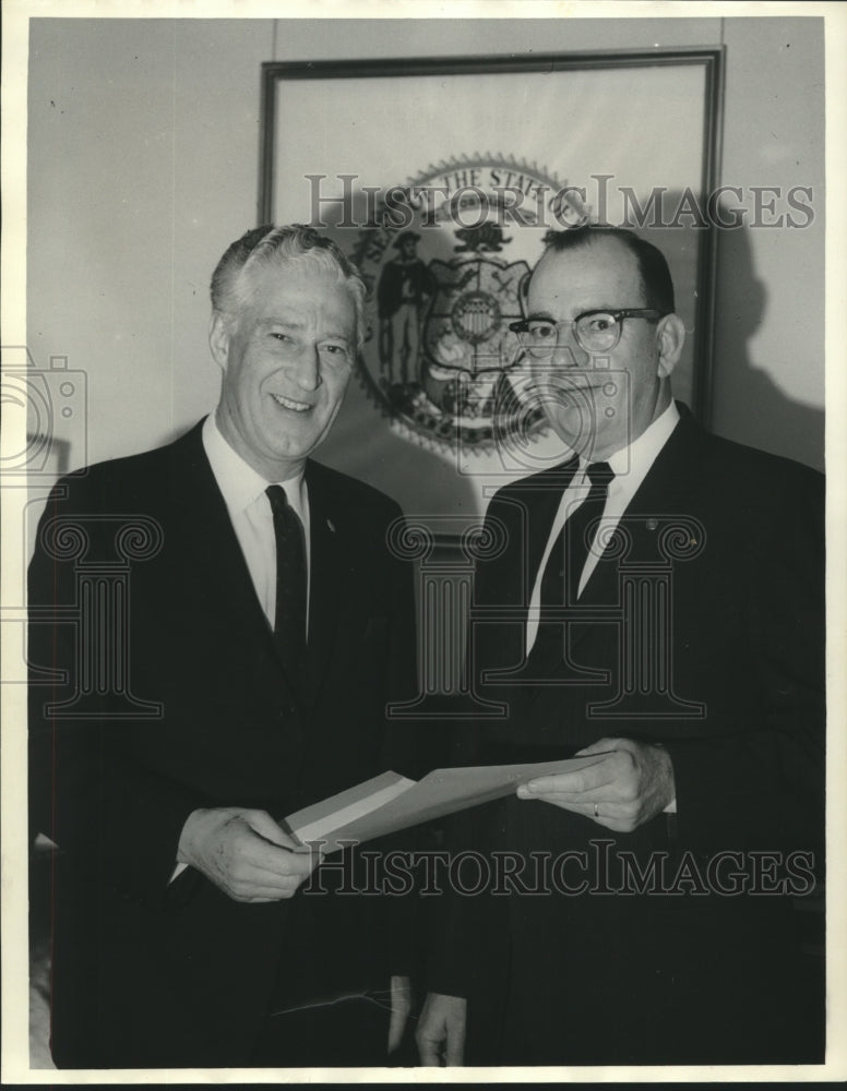 1966 Press Photo Gov. Warren P. Knowles &amp; Pharmacist Richard E. Streu, Madison - Historic Images