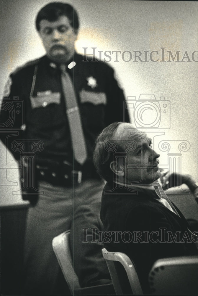 1993 Press Photo David W. Stokes in Waukesha Co courtroom found guilty of murder - Historic Images
