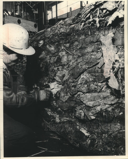 1968 Press Photo Processing a bale of garbage in Japan - mjb98496 - Historic Images