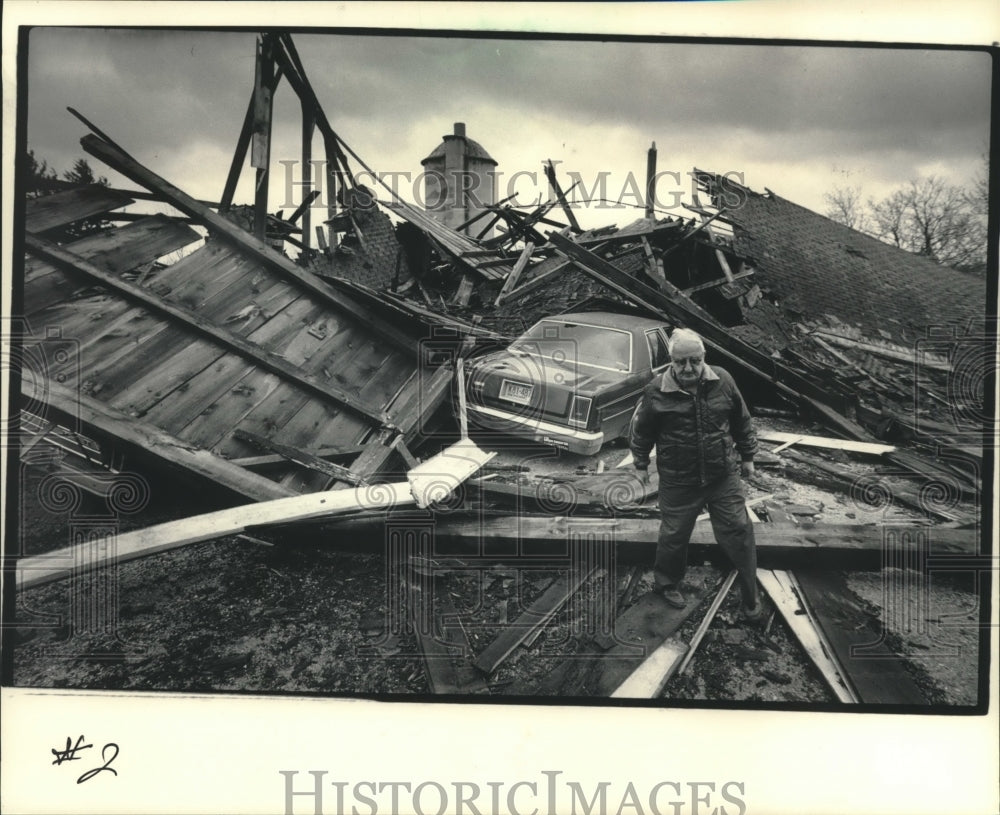 1984 Press Photo Joseph Schaeler walks away from storm damaged barn, Milwaukee. - Historic Images