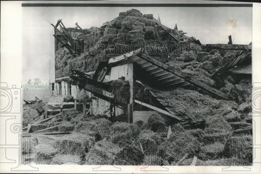 1963 Press Photo Donald Flannery farm leveled by tornado, hay in open, Wisconsin - Historic Images