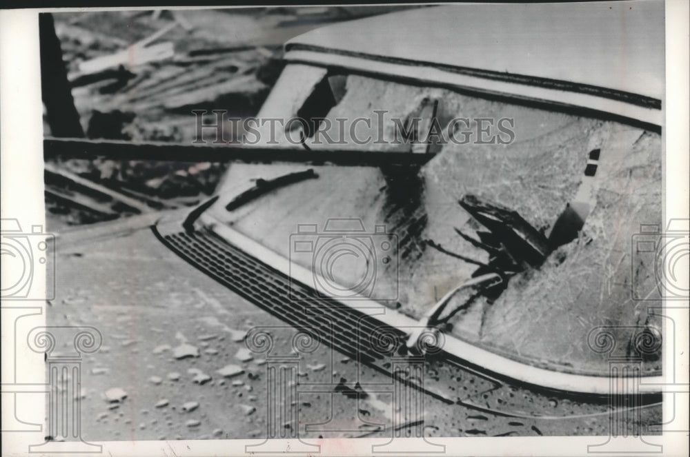 1963 Press Photo Flannery farm, wood pieces drove through car window, Wisconsin.-Historic Images