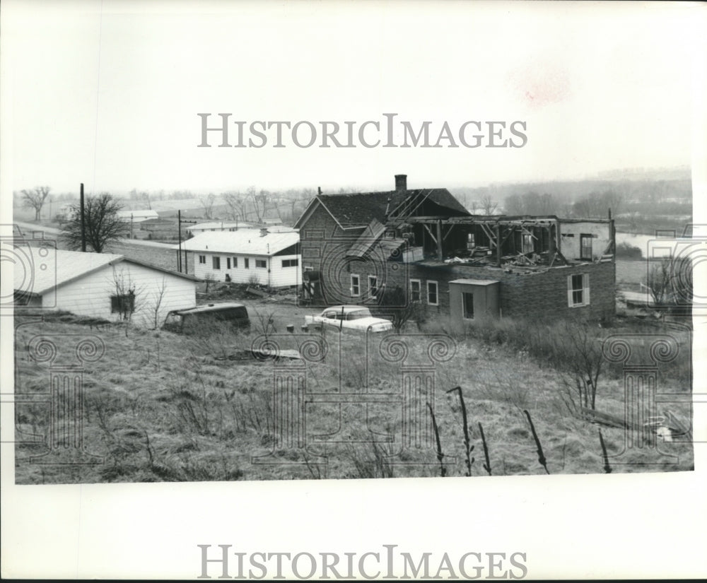 1966 Press Photo New Miller home being built after a storm a year ago Wisconsin - Historic Images