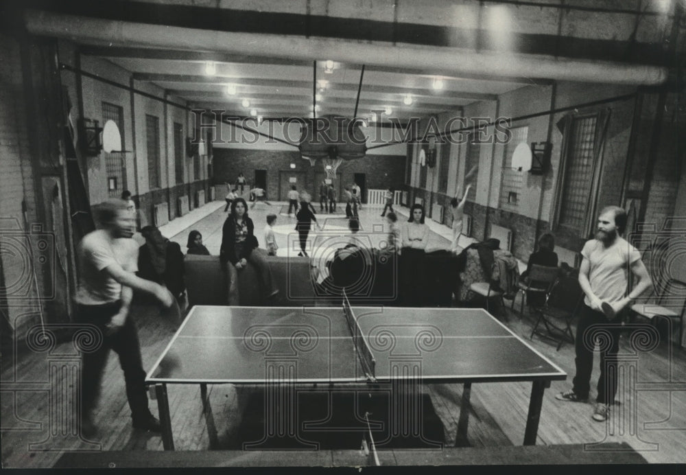 1977 Press Photo Some members of the Next Best Thing played table tennis. - Historic Images